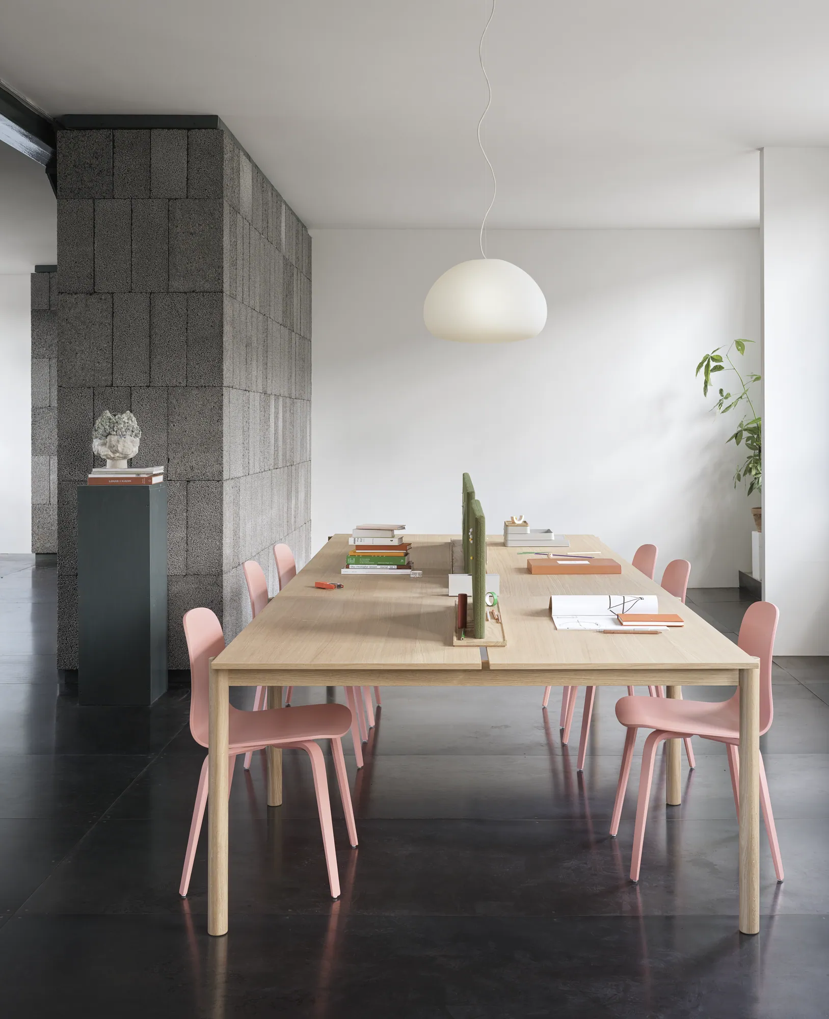 Linear System Config. 1 Oak - Linear System Screen Oak/Hero 981- Visu Chair in Tan Rose - Fluid Lamp Large