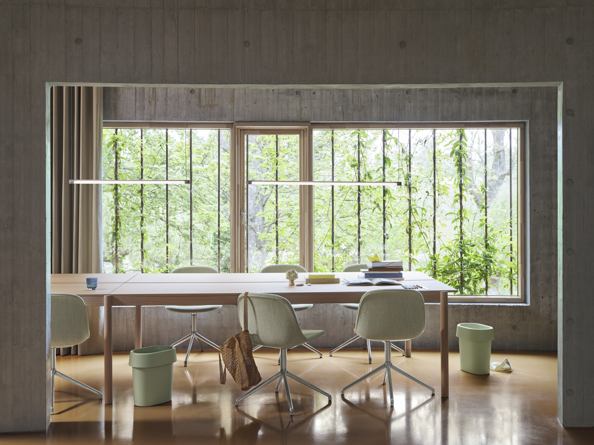 Fine Suspension Lamp 120 cm in Grey - Linear System Configuration 1 in Oak - Fiber Side Chair Swivel Base in Ecriture 910/Polished Aluminum - Reduce Paper Bin in Light Green - Raise Glass in Dark Blue
