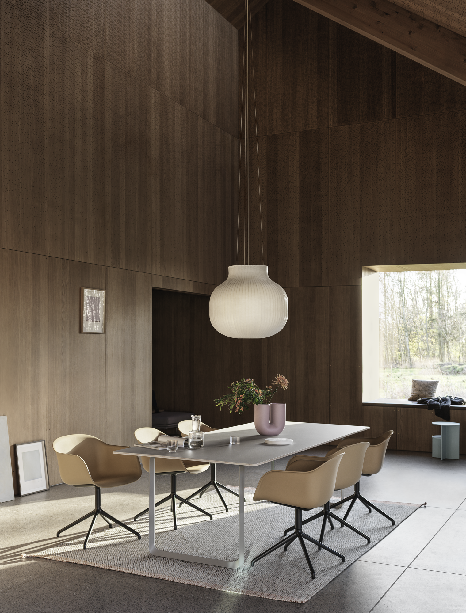Fiber Armchair Swivel Base in Ochre/Black - 70/70 Table in Grey 255x108 cm - Kink Vase in Dusty-Lilac - Strand Pendant Ø60 - Ply Ryg in Black/White