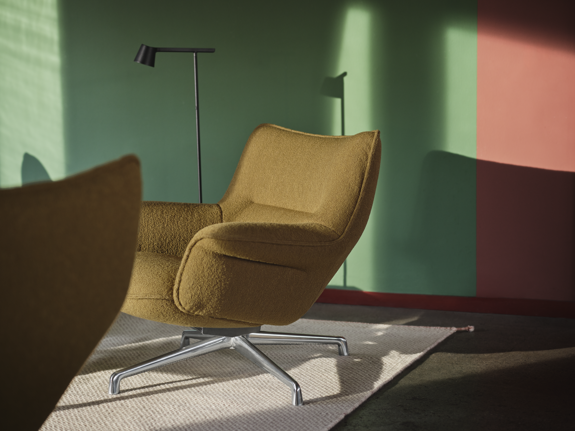 Doze Lounge Chair Low Back Swivel Base in Hearth 8/Polished Aluminum - Ply Rug in Light Rose - Tip Floor Lamp in Black