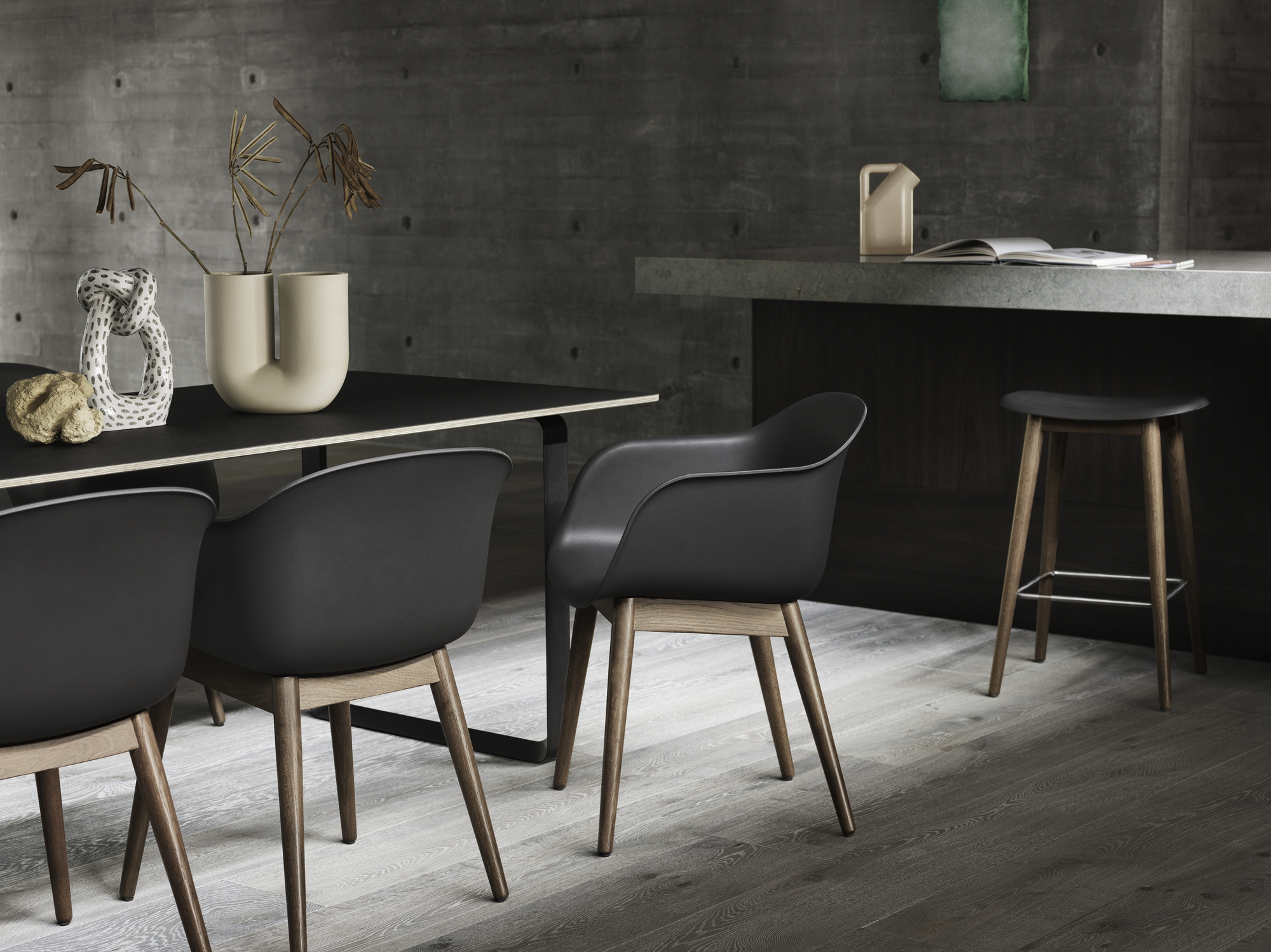 Fiber Armchair w. Wood in Stained Dark Brown/Black, Fiber Bar Stool in Stained Dark Brown/Black, 70/70 Table in Black, Kink Vase in Sand, Tub Jug in Sand