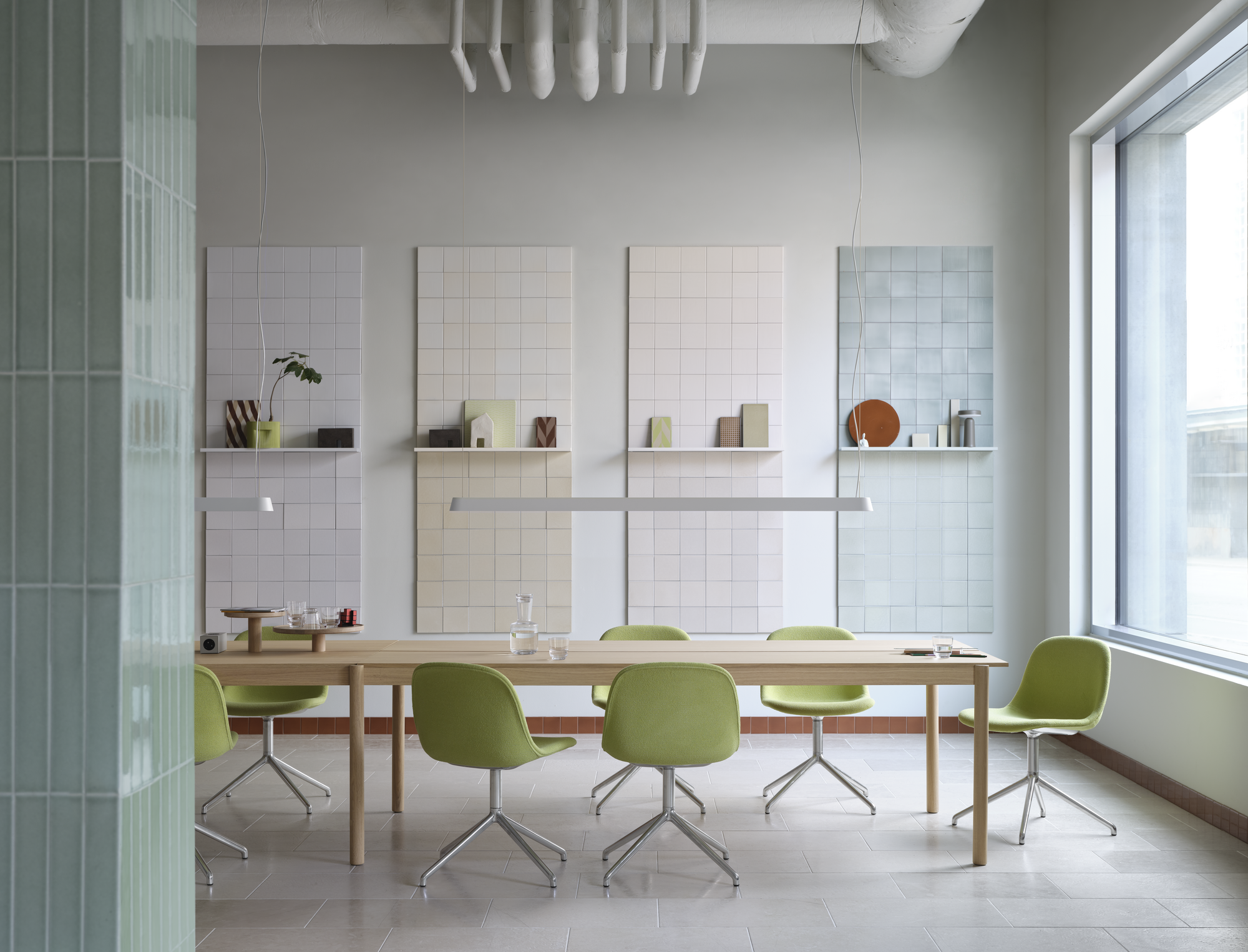 Fiber Side Chair Swivel Chrome in Acca 961 - Linear System Table Configuration 2 / 110 cm in Oak - Linear Pendant Lamp in Grey - Linear Tray in Oak
