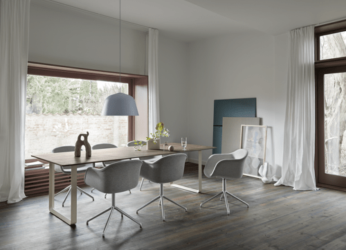 70/70 Smoked Oak/Sand, Ambit Ø55 Light Blue, Fiber Armchair Swivel Chrome/Clay 12, Ridge Vase