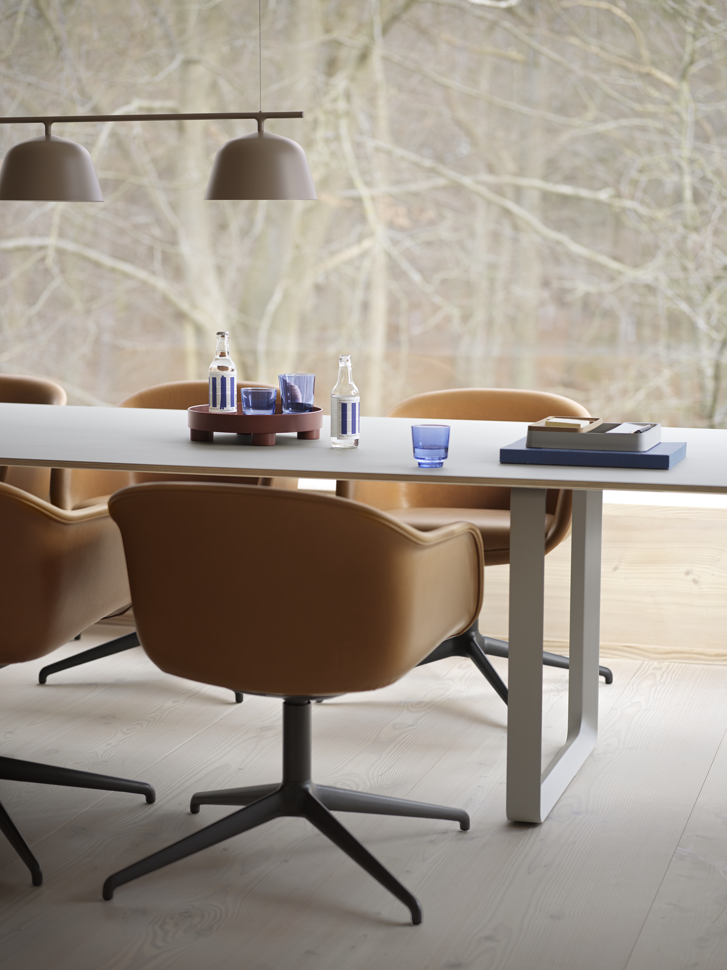 Fiber Conference Armchair w. Swivel Base - Ambit Rail Pendant in Taupe - 70/70 Table 295 cm in Grey - Platform Tray - Arrange - Raise Glasses in Dark Blue