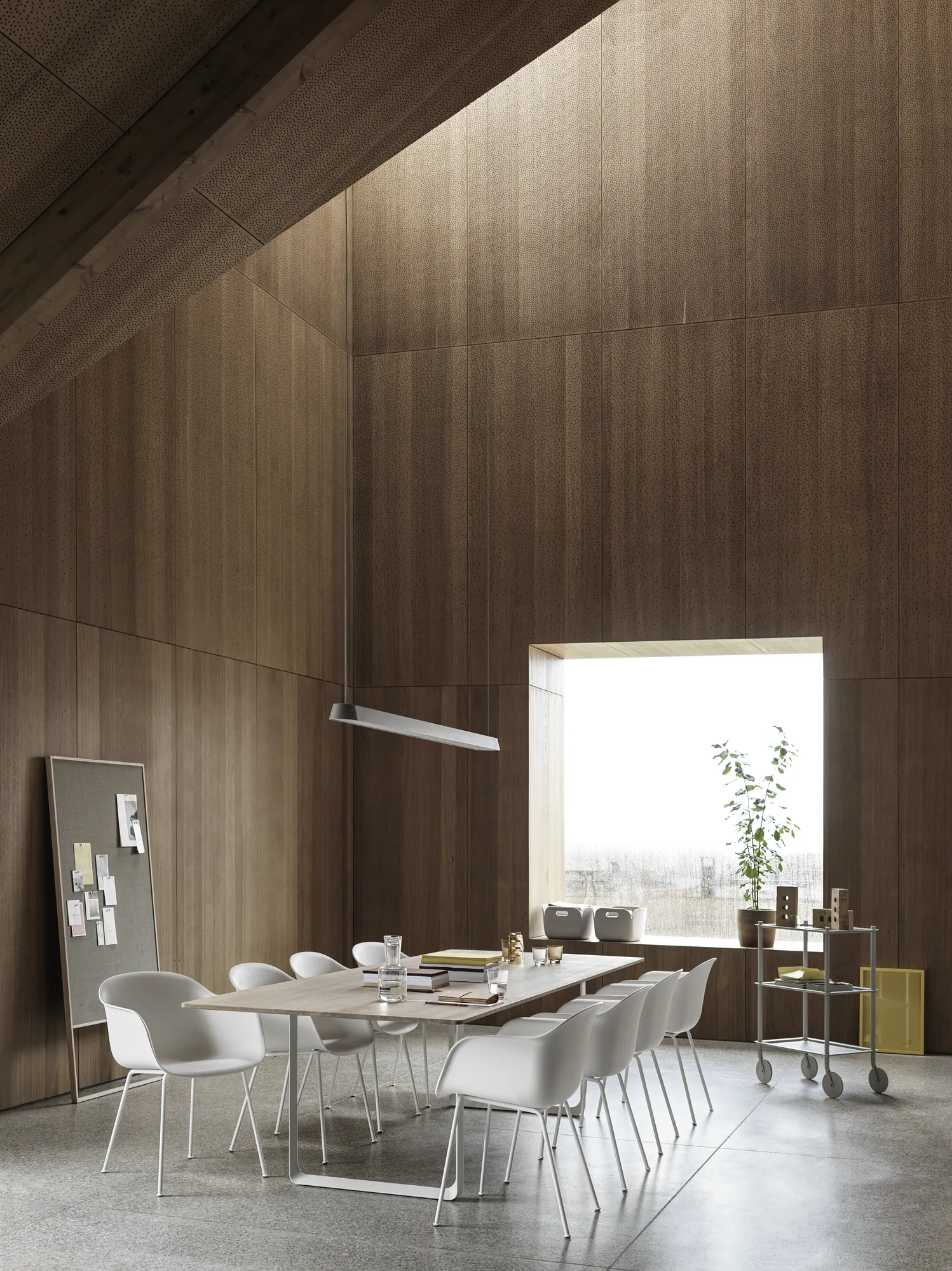 Fiber Armchair Tube Base in White/White - 70/70 Table in Solid Oak/White 295x108 - Linear Pendant 169 cm in Grey - Flow Trolley 3-Layer Grey - Raise Carafe & Glasses in Clear