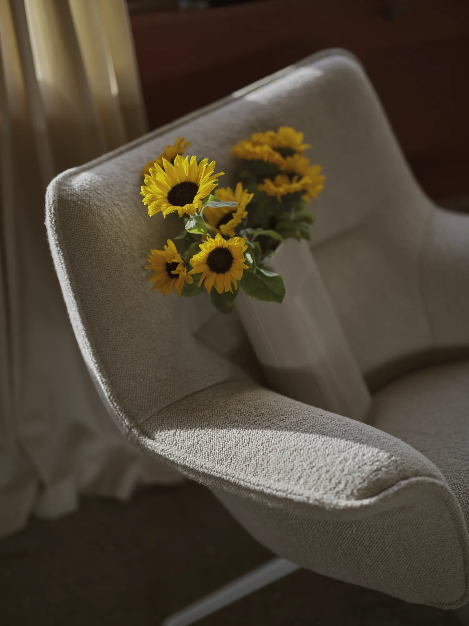 Doze Lounge Chair Low Back Swivel Base in Hearth 7/Grey - Ridge Vase in Off-white
