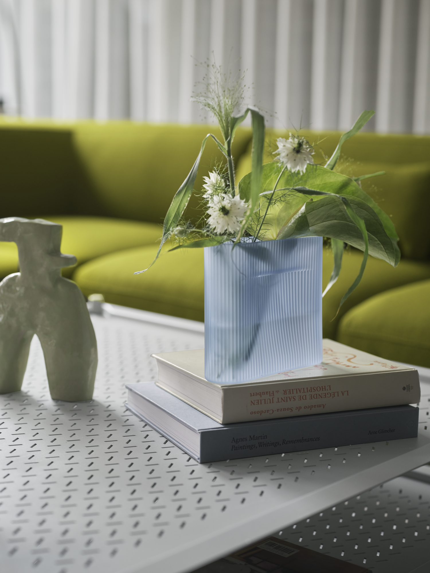 Flow Coffee Table in Grey - Ridge Vase Frosted Glass H16 in Light Blue - Connect Soft Sofa in Vidar 956