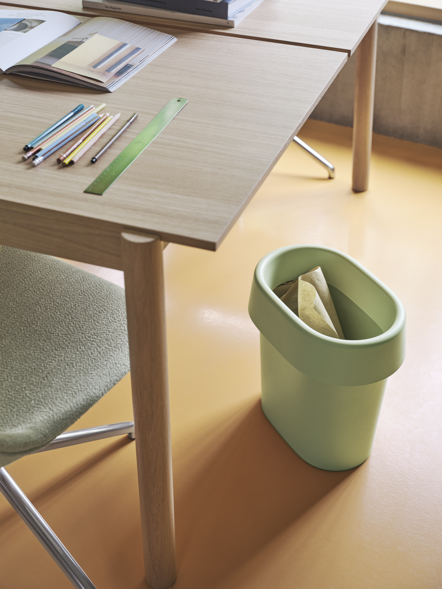 Reduce Paper Bin in Light Green - Linear System Configuration 1 in Oak - Fiber Side Chair Swivel Base in Ecriture 910/Polished Aluminum
