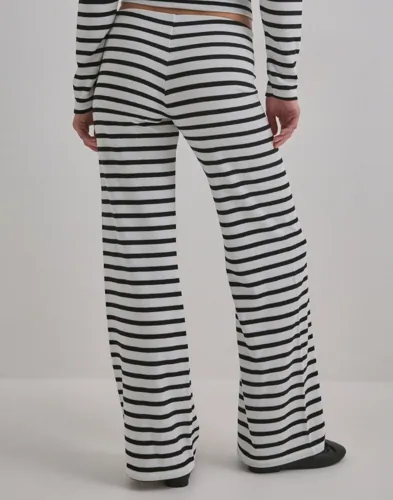 Nelly - Ternet/Stribet - Stripe Knit Pants