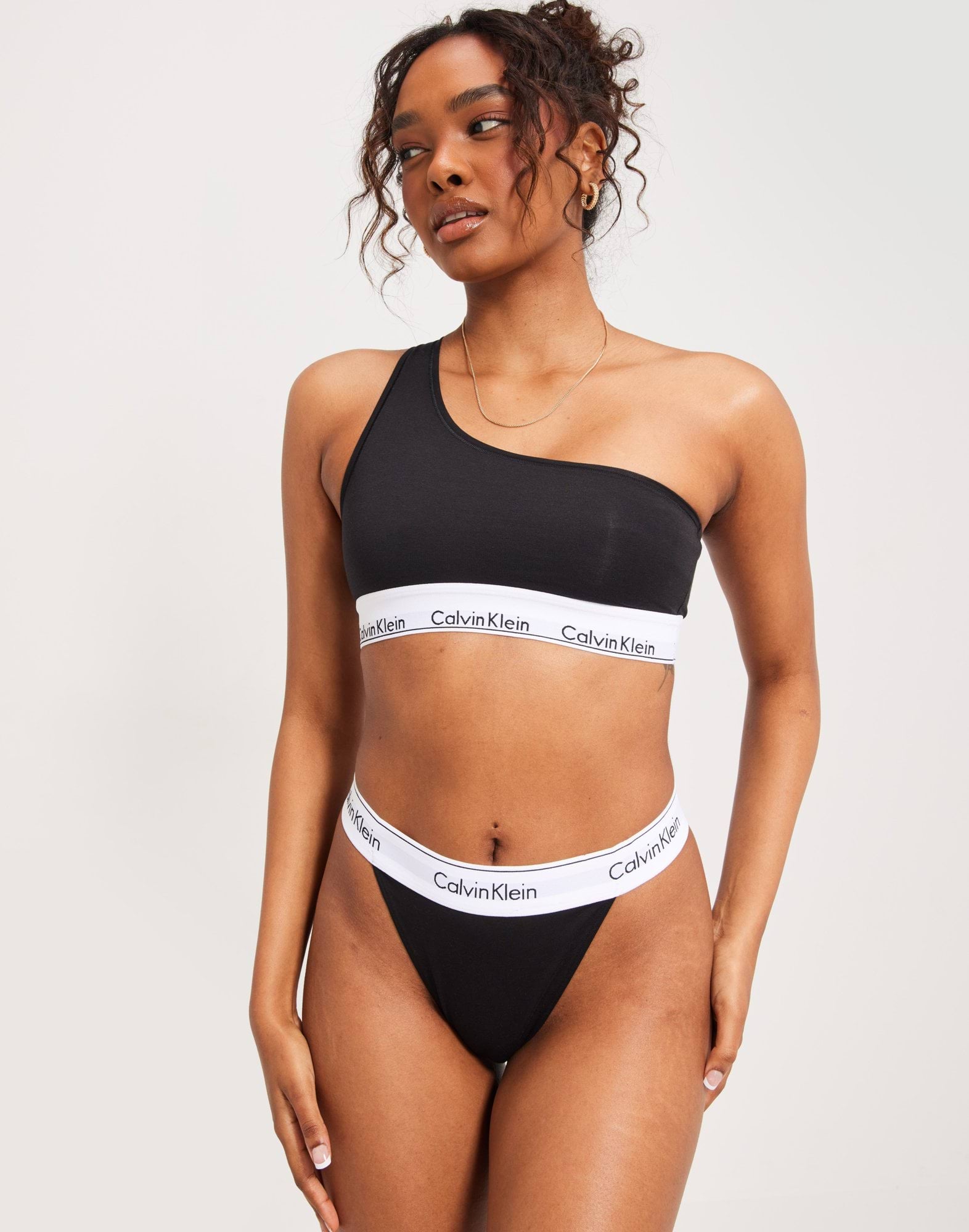 Kjøp Calvin Klein Underwear STRING THONG - Black | Nelly.com