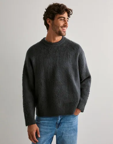 Grå Jack & Jones borstad stickad tröja med rundad hals och ribbmuddar
