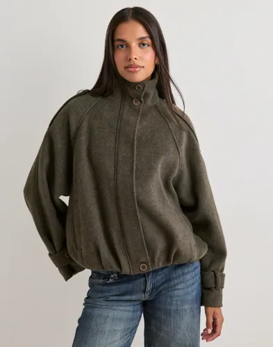 Nelly - Grön - High Collar Wool Bomber