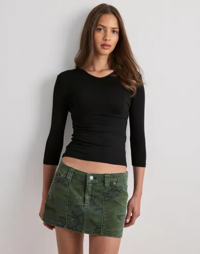 Nelly - Sort - Half Sleeve V Neck Top