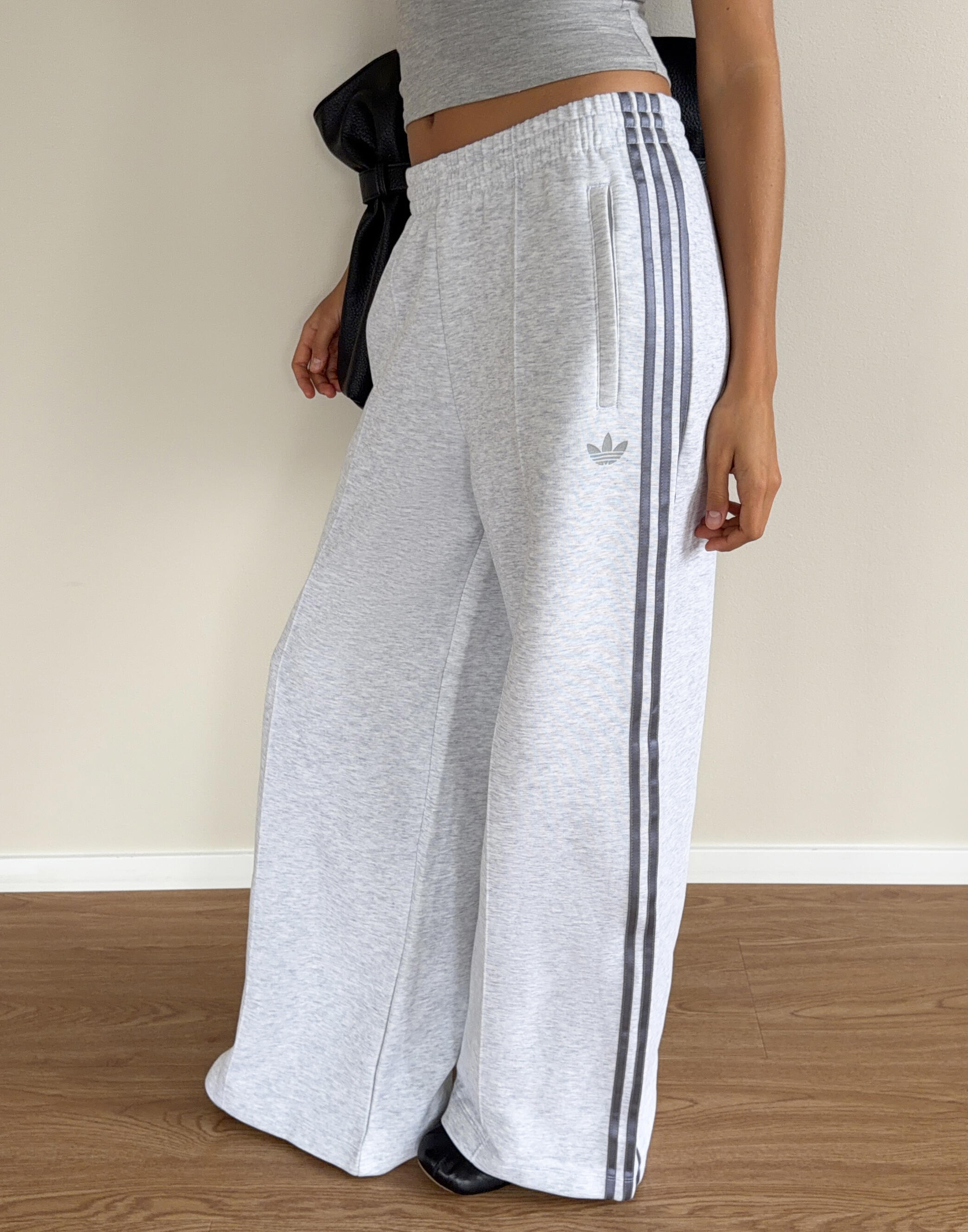 Adidas originals spacer pant i — byxor med fickor från Nelly