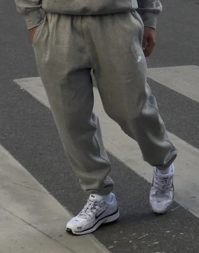 Nike M Nk Club Bb Flc Bungie Pant in Black & White