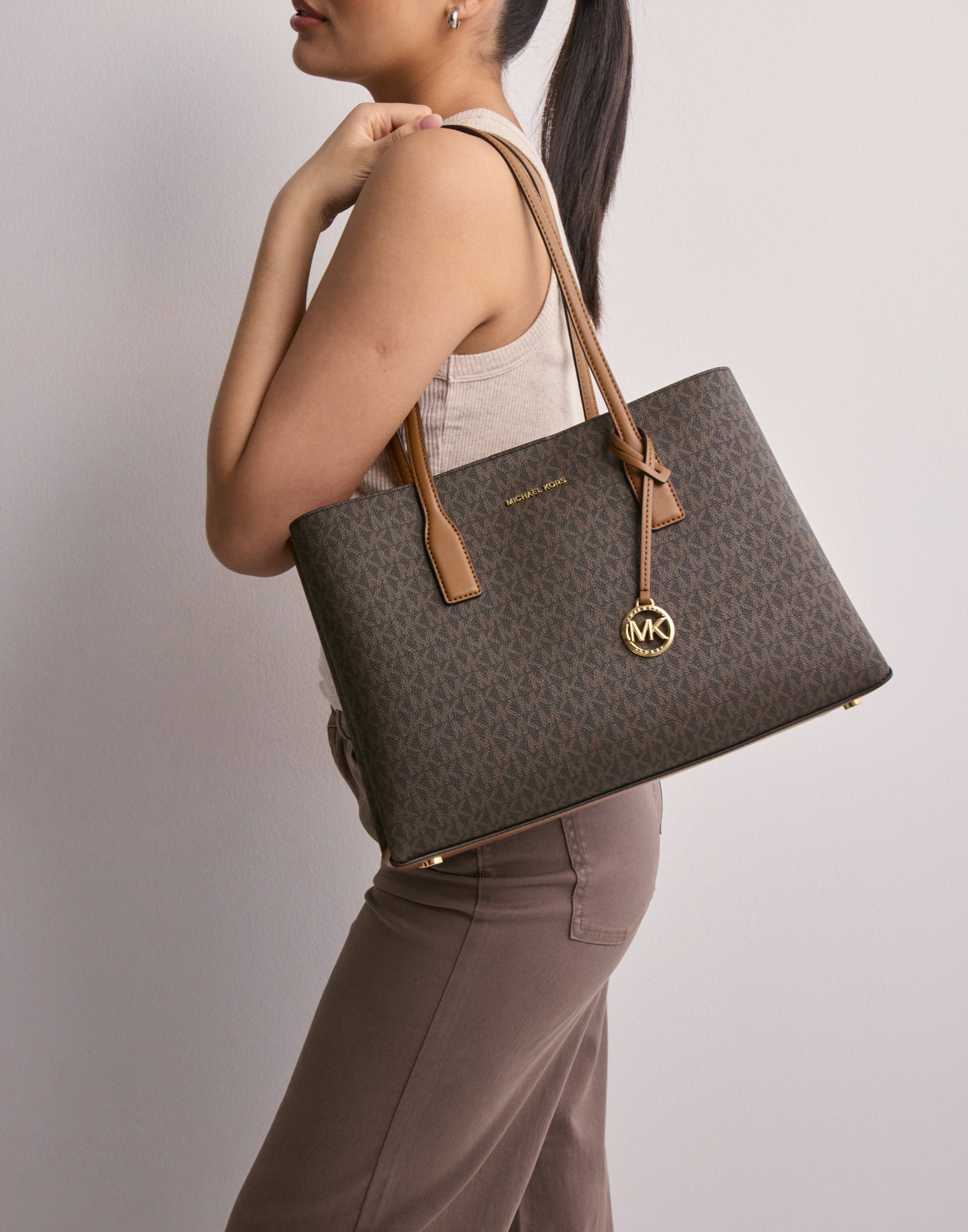 Michael kors md tote hotsell