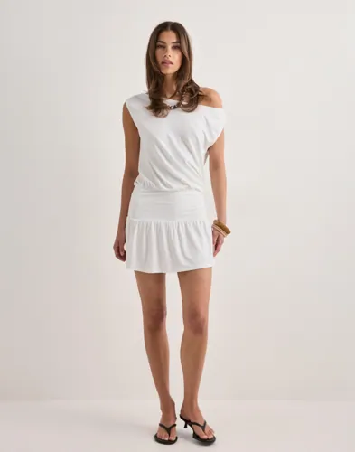 Nelly Soft Shoulder Mini Dress sommarklänningar dam – bild 3