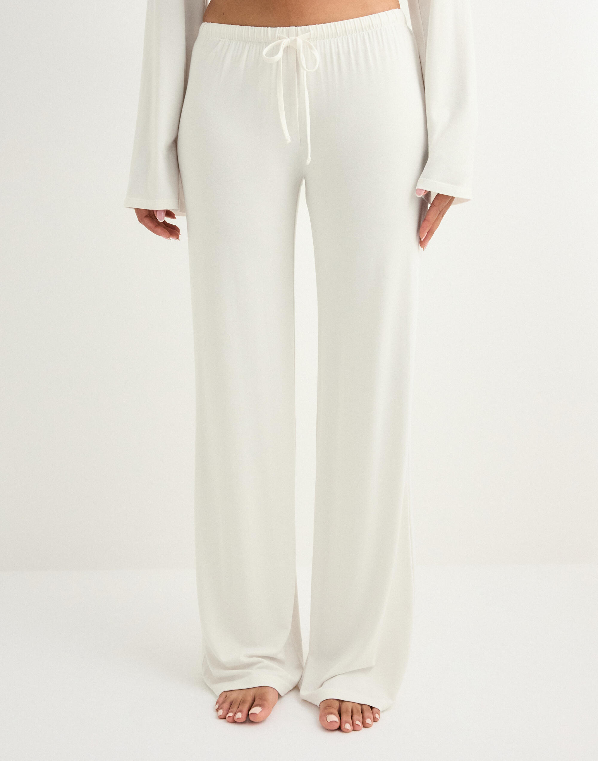 Buy Nelly Soft Chill Low Waist Pants - White | Nelly.com
