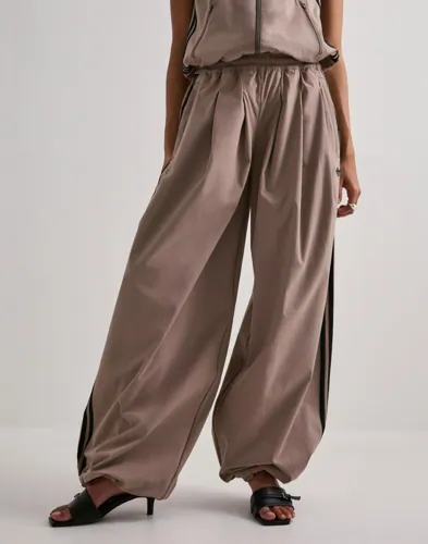 Adidas Originals - Beige - Pleated Tp