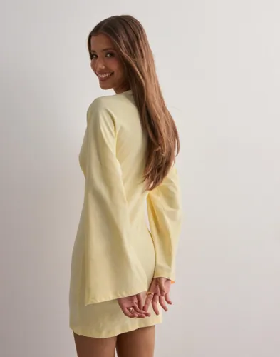 Wide Long Sleeve Dress 2