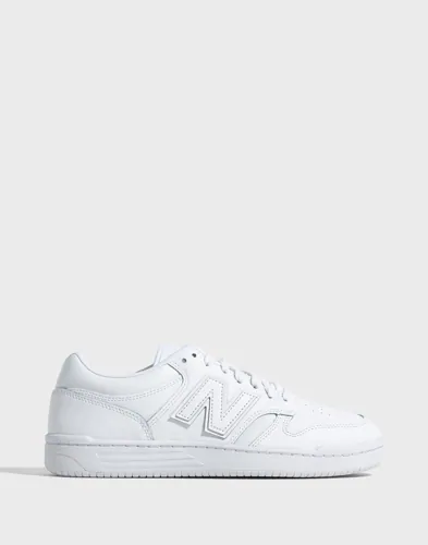 Vita New Balance 480-sneakers i skinn med logga på sidan