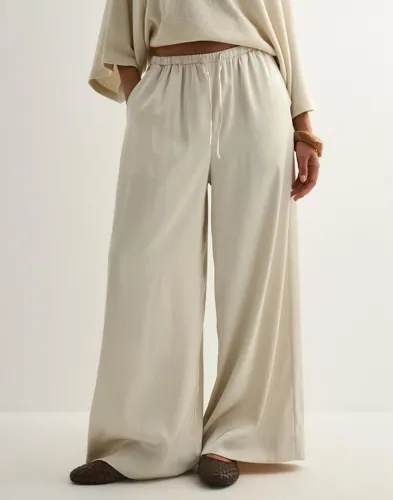 Neo Noir - Beige - Sebba Satin Pants