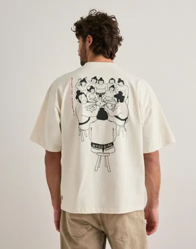 Woodbird Beam vit t-shirt med tryck på bröstet