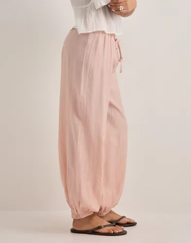 Nelly Soft Puff Pants mjukisbyxor dam – bild 3