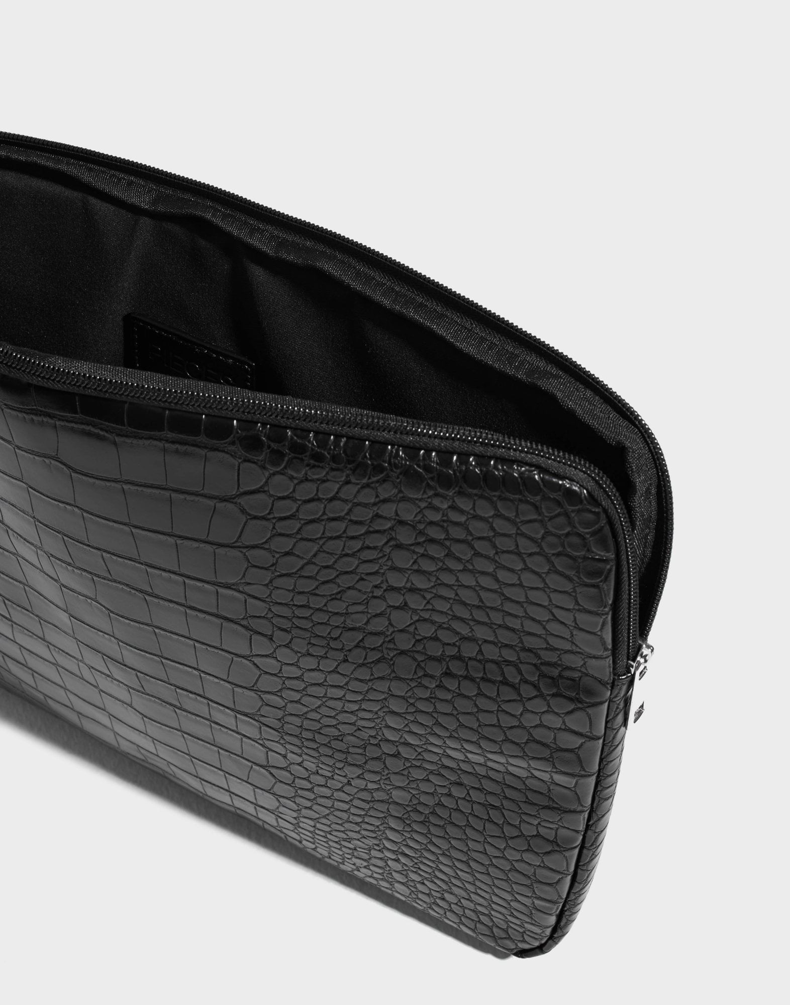 Buy Pieces PCJASMIN CROCO COMPUTER SLEEVE - Black | Nelly.com