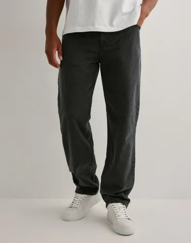 Woodbird Leroy svarta loose fit-jeans