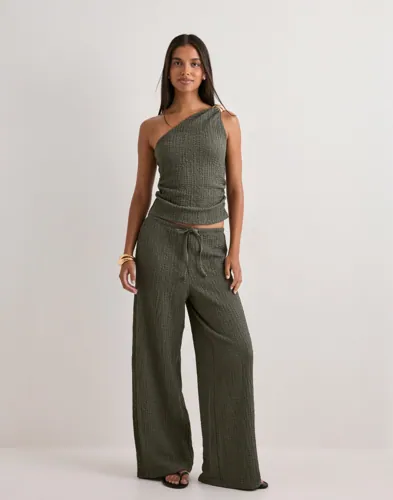 ONLY Onlerikka Assymetric Crinkle Top Pn toppar dam – bild 2