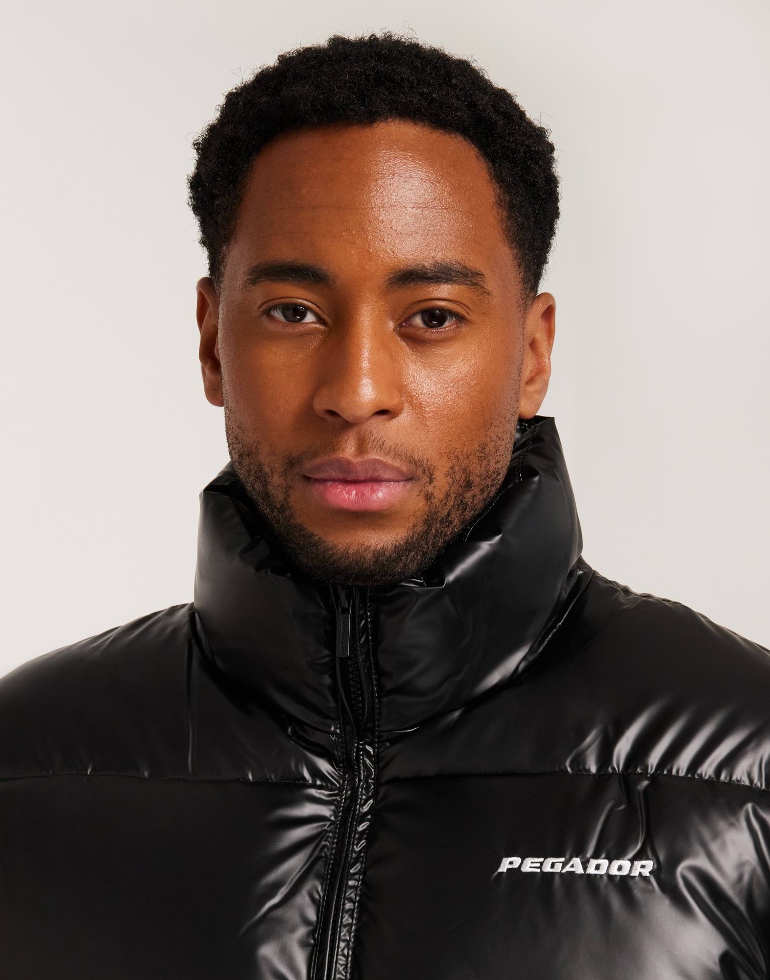 k-p-pegador-pgdr-solin-glossy-puffer-jacket-black-nlyman