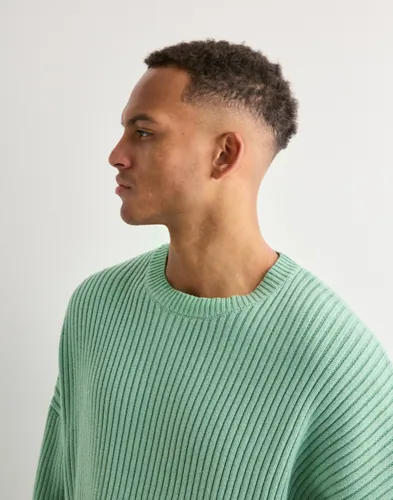 Que Sera Sera Roy Ribbed Knit Sweater Stickade tröjor herr – bild 3