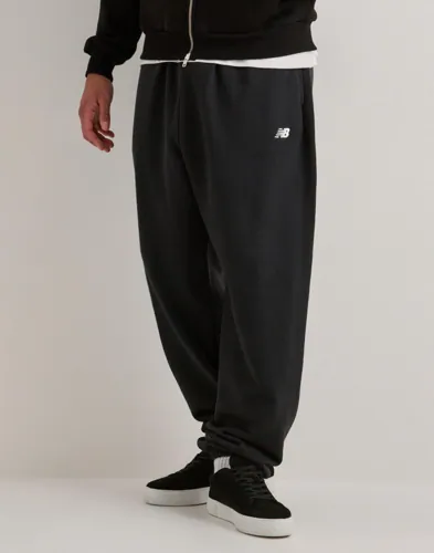 Svarta mjukisbyxor från New Balance i french terry med logga
