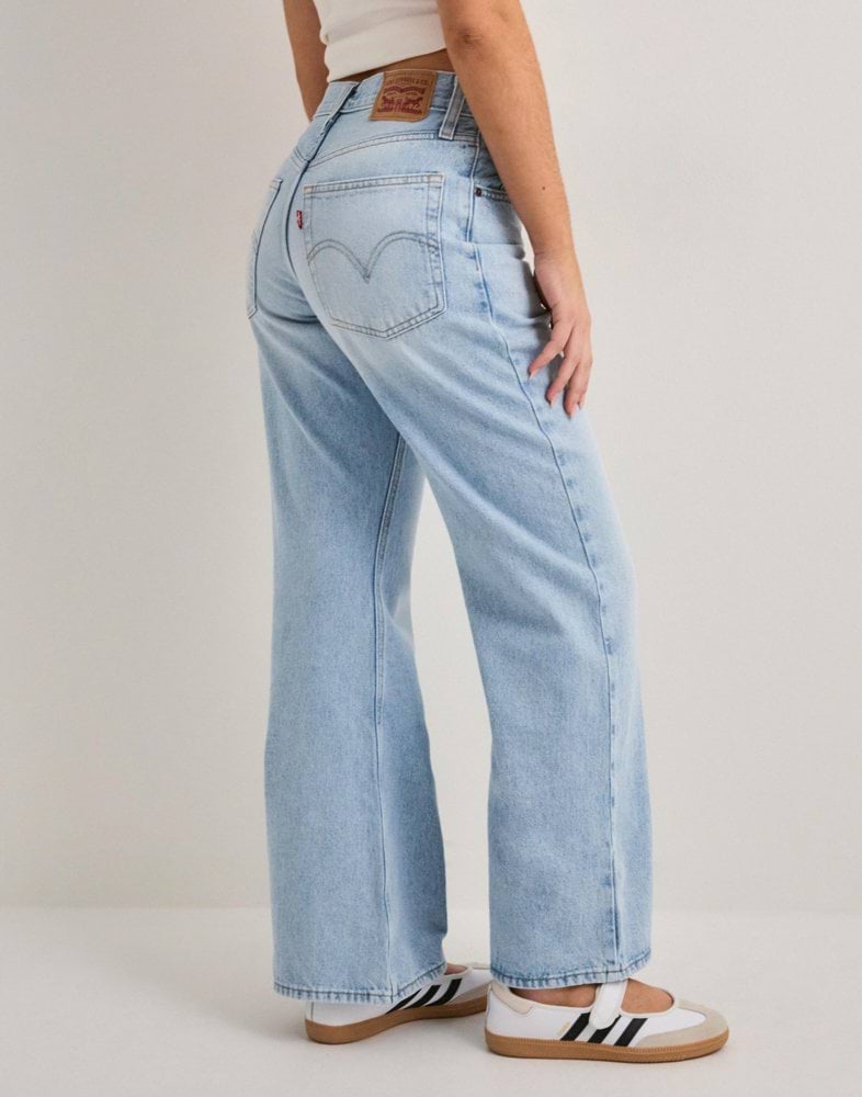 K p Levi s Middy Loose Boot NY Light Indigo Nelly K p Levi s Middy Loose Boot NY Light Indigo Nelly