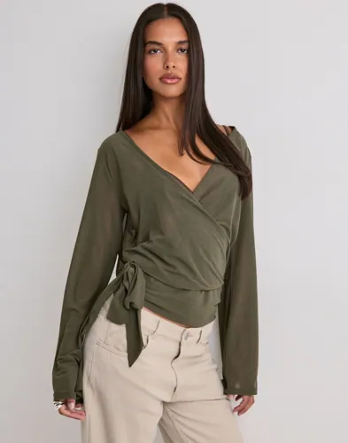 Nelly - Grön - Open Back Wrap Top