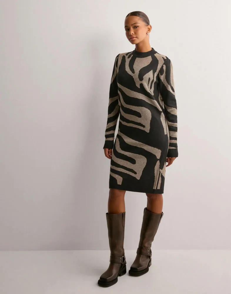 object knit dress Object knit midi dress in chocolate abstract print