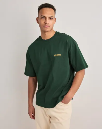 Que Sera Sera Café Sera Sera Tee T-shirts med tryck herr – bild 2