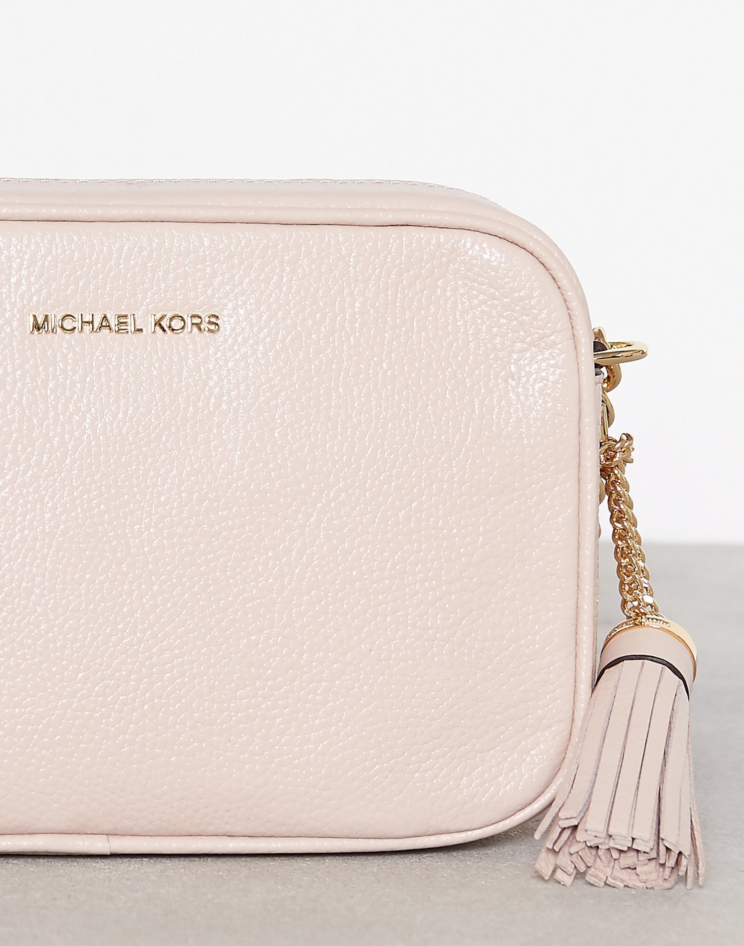 Michael kors camera bag pink hotsell