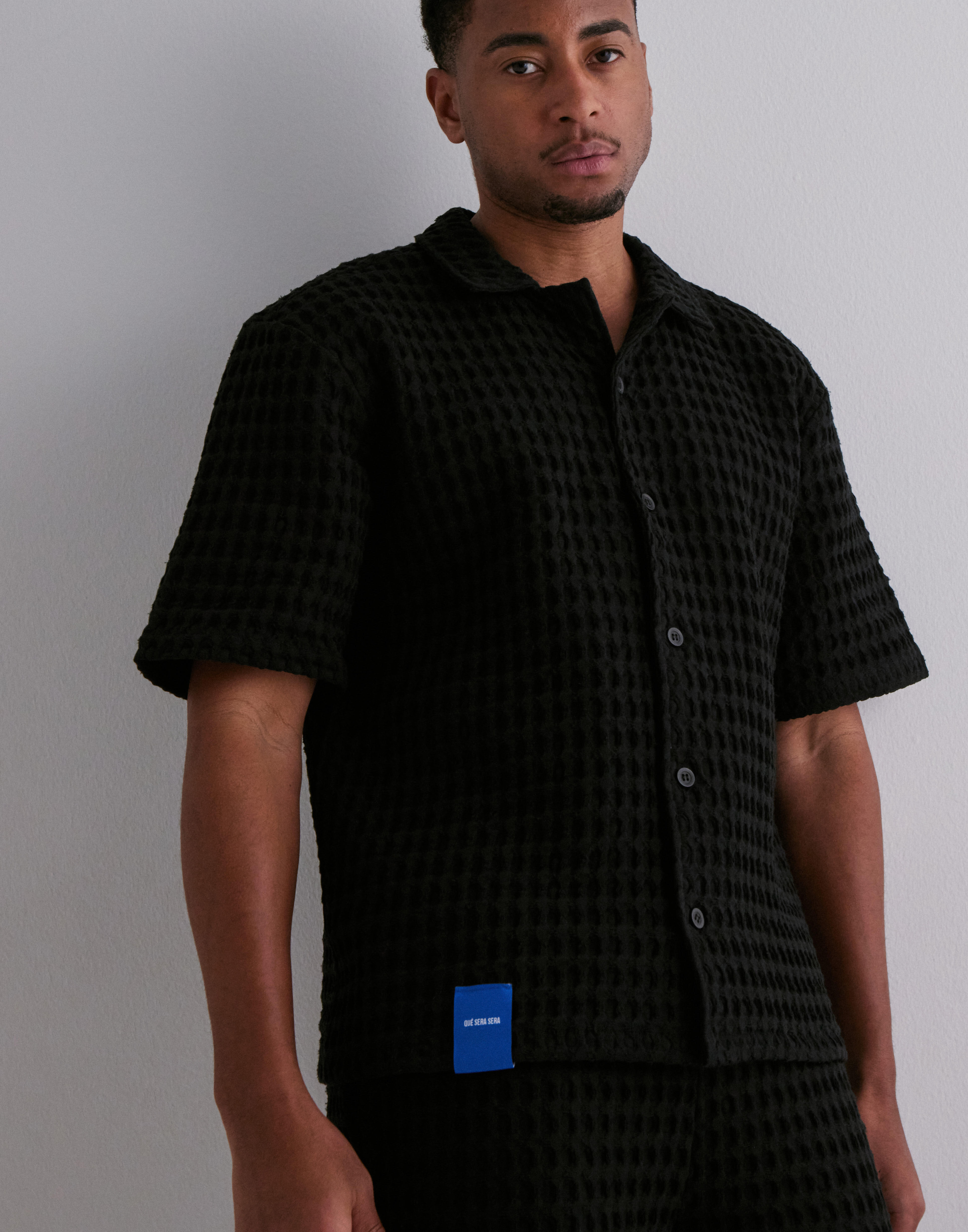 Que Sera Sera Will Waffle Shirt Ensfarvede skjorter Sort