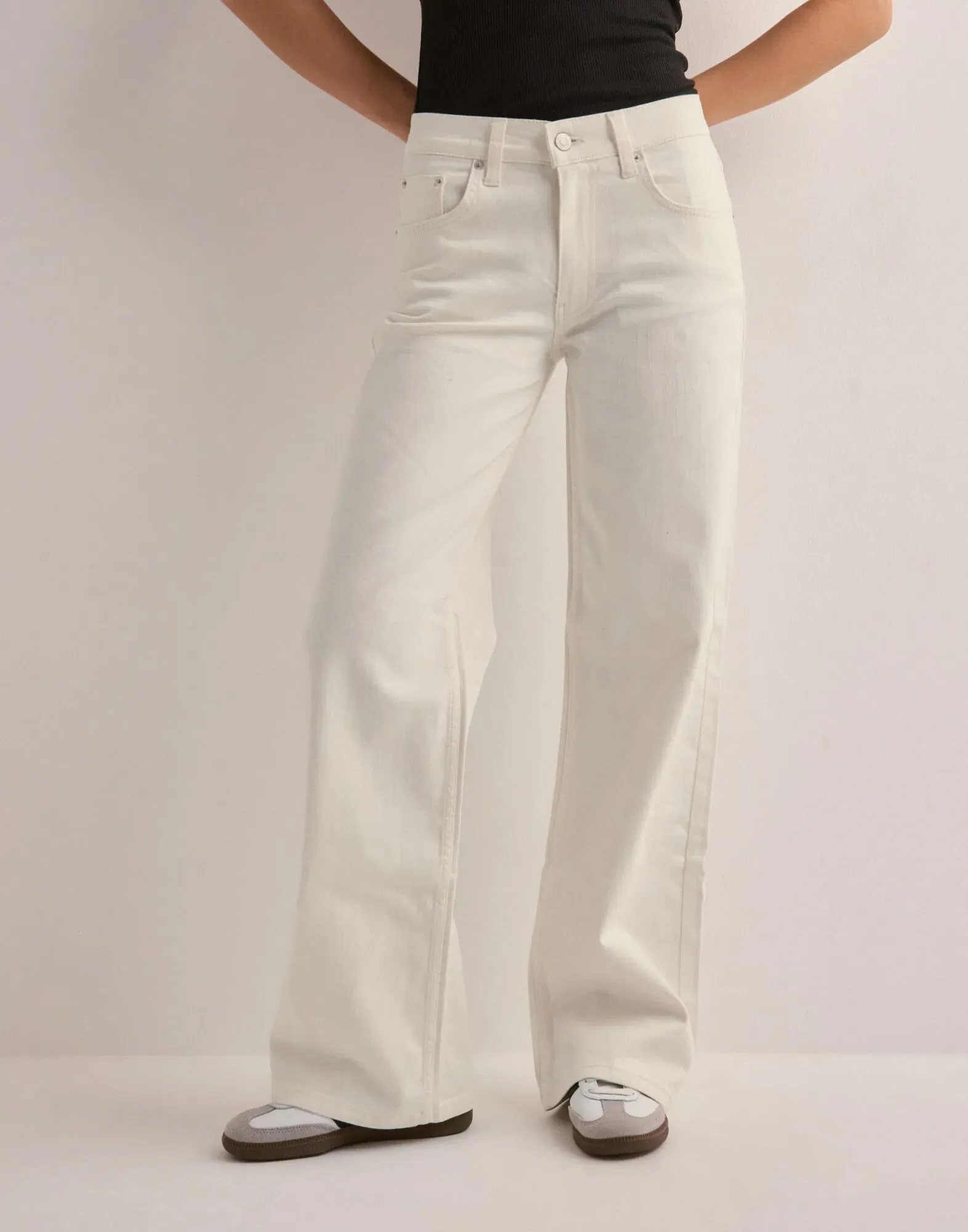 Köp Nelly Low Waist Loose Jeans - Offwhite | Nelly.com