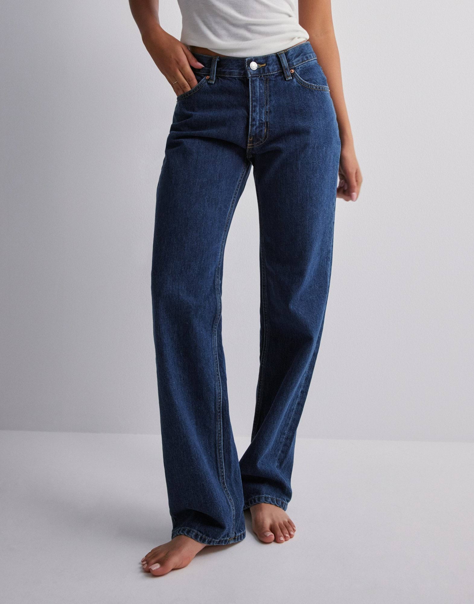 Low straight jeans