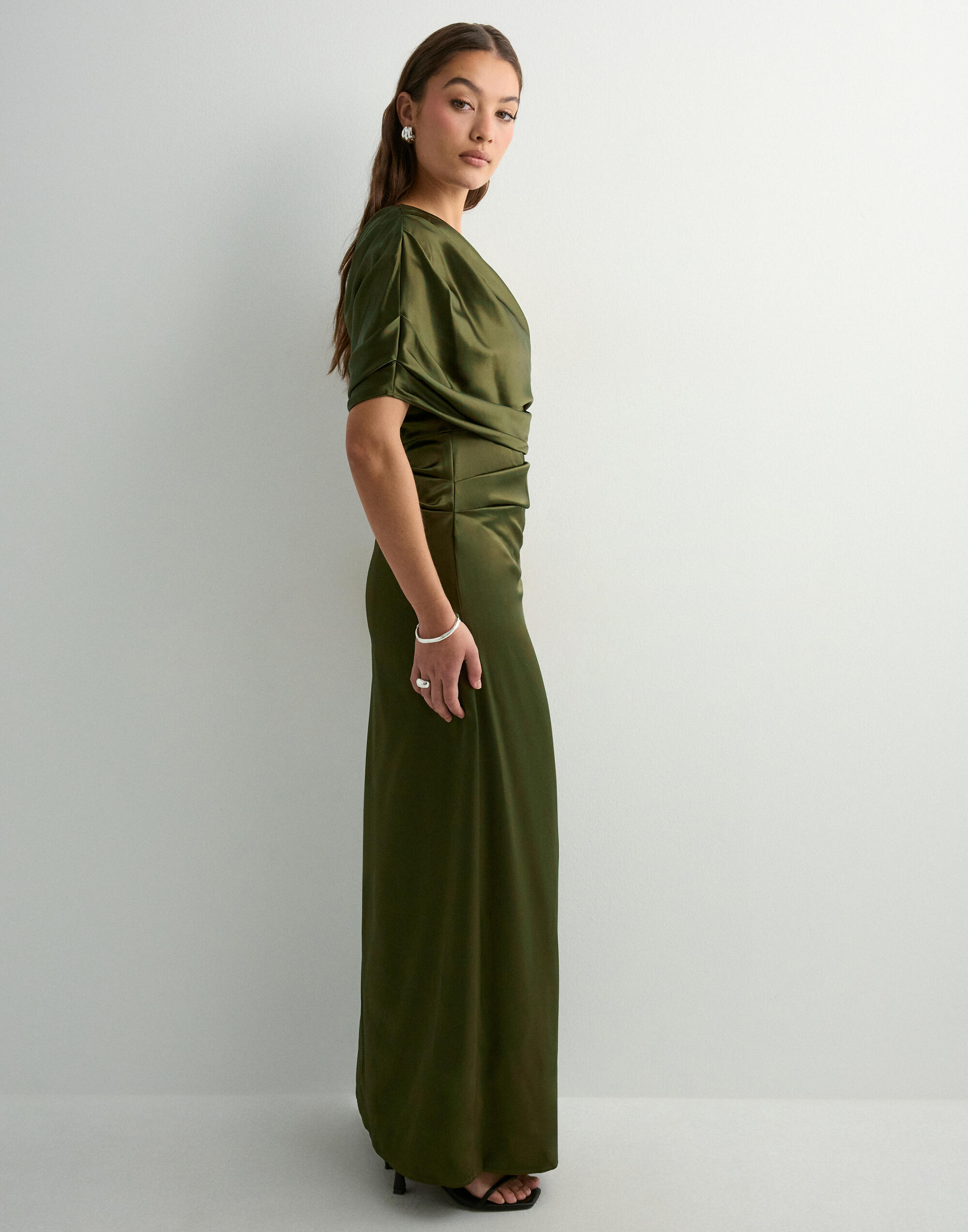 Buy Malina Cassia Detachable Cape Maxi dress - Olive | Nelly.com