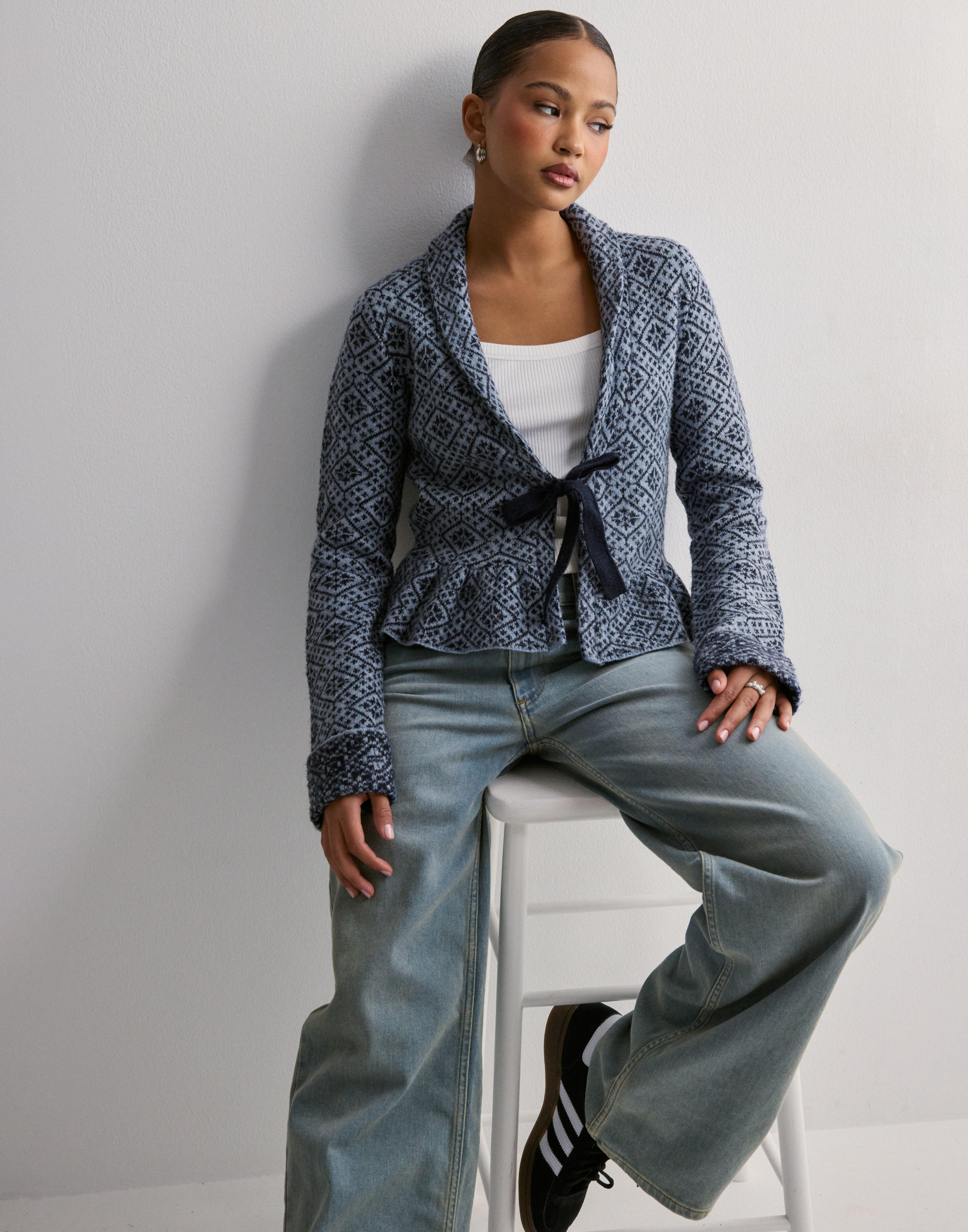 Nelly - Blå - Flounce Tie Jacquard Knit Cardigan