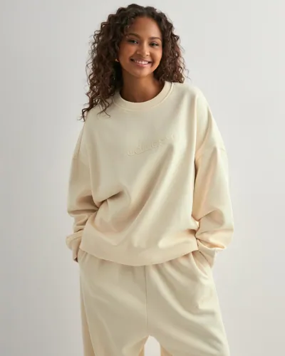 Adidas Originals - Beige - Ess Lin Crew