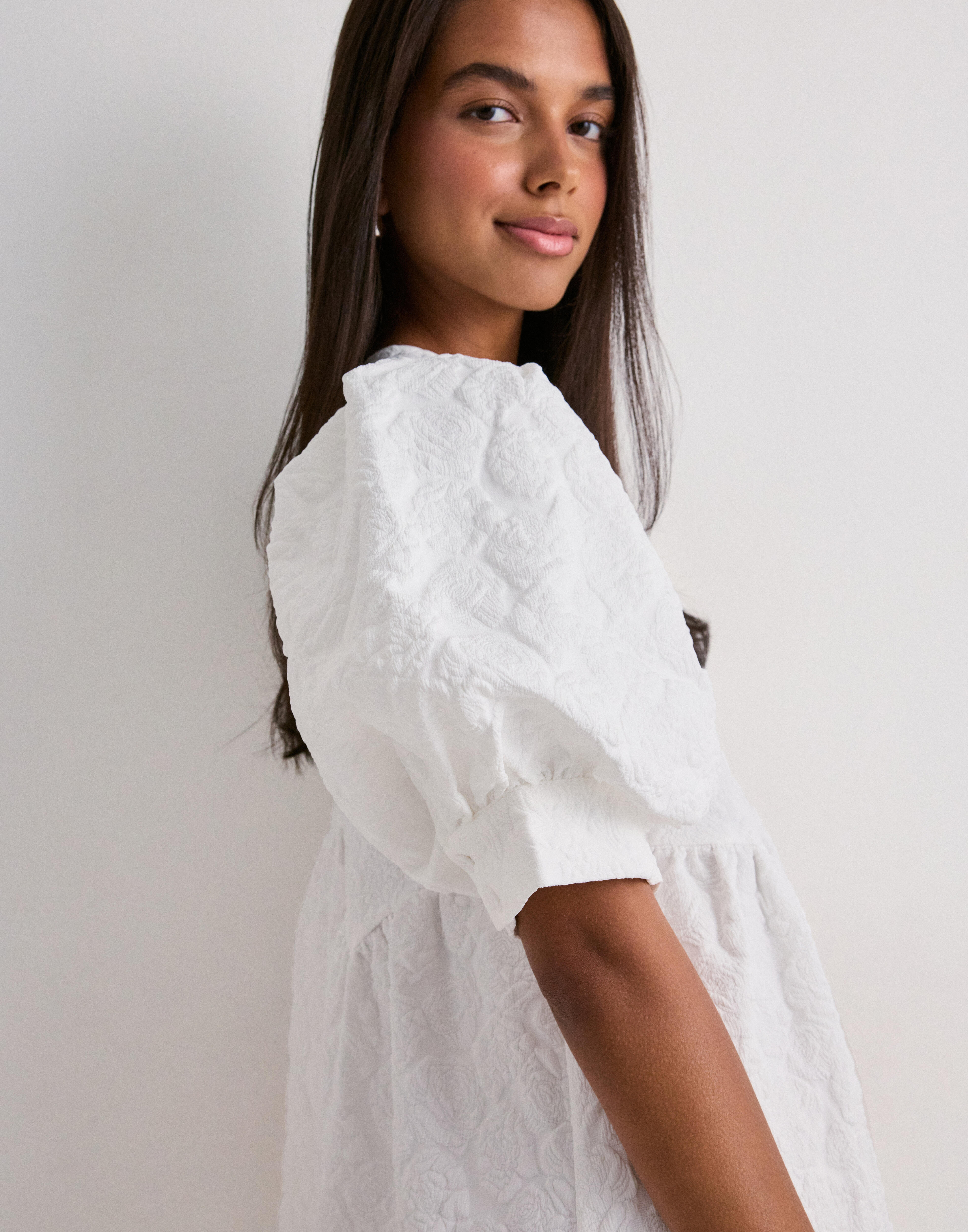 Buy Pieces PCABBA 2/4 SHORT DRESS WVN D2D - Cloud Dancer | Nelly.com