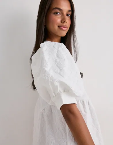 PIECES Pcabba 2/4 Short Dress Wvn D2D sommarklänningar dam – bild 2
