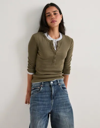 Nelly Perfect Rib Button Top toppar dam – bild 3