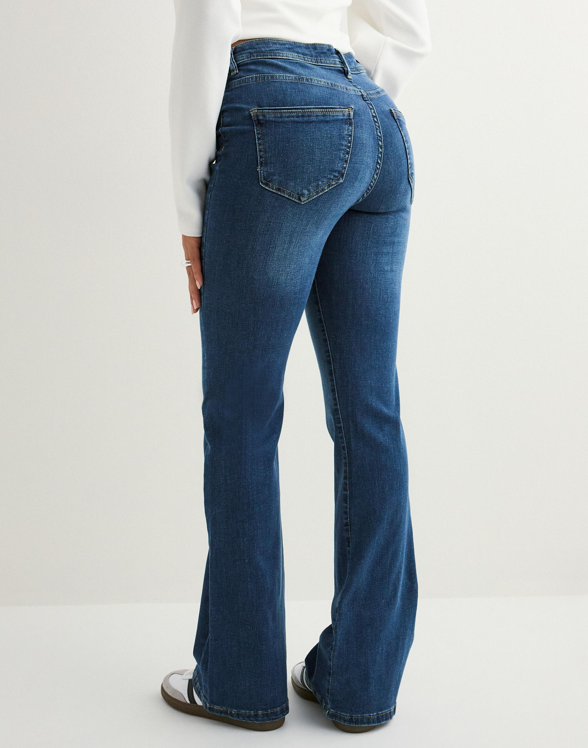 ONLY ONLWAUW MID WAIST FLARED - Flared Jeans - washed black/zwart denim