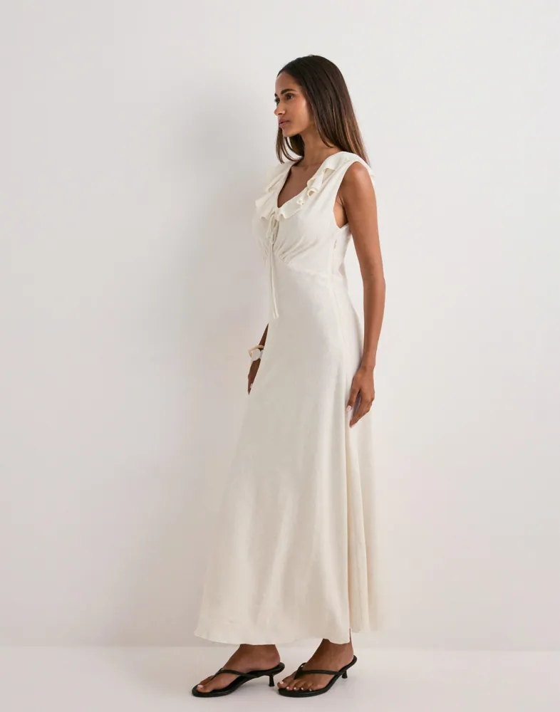 taupe bridesmaid dresses Mismatched Halter V-neck A-line Satin Online, – DaintyBridal and champagne taupe size-large VIDEO: Spanish TV star Color:Hot Fuchsia*